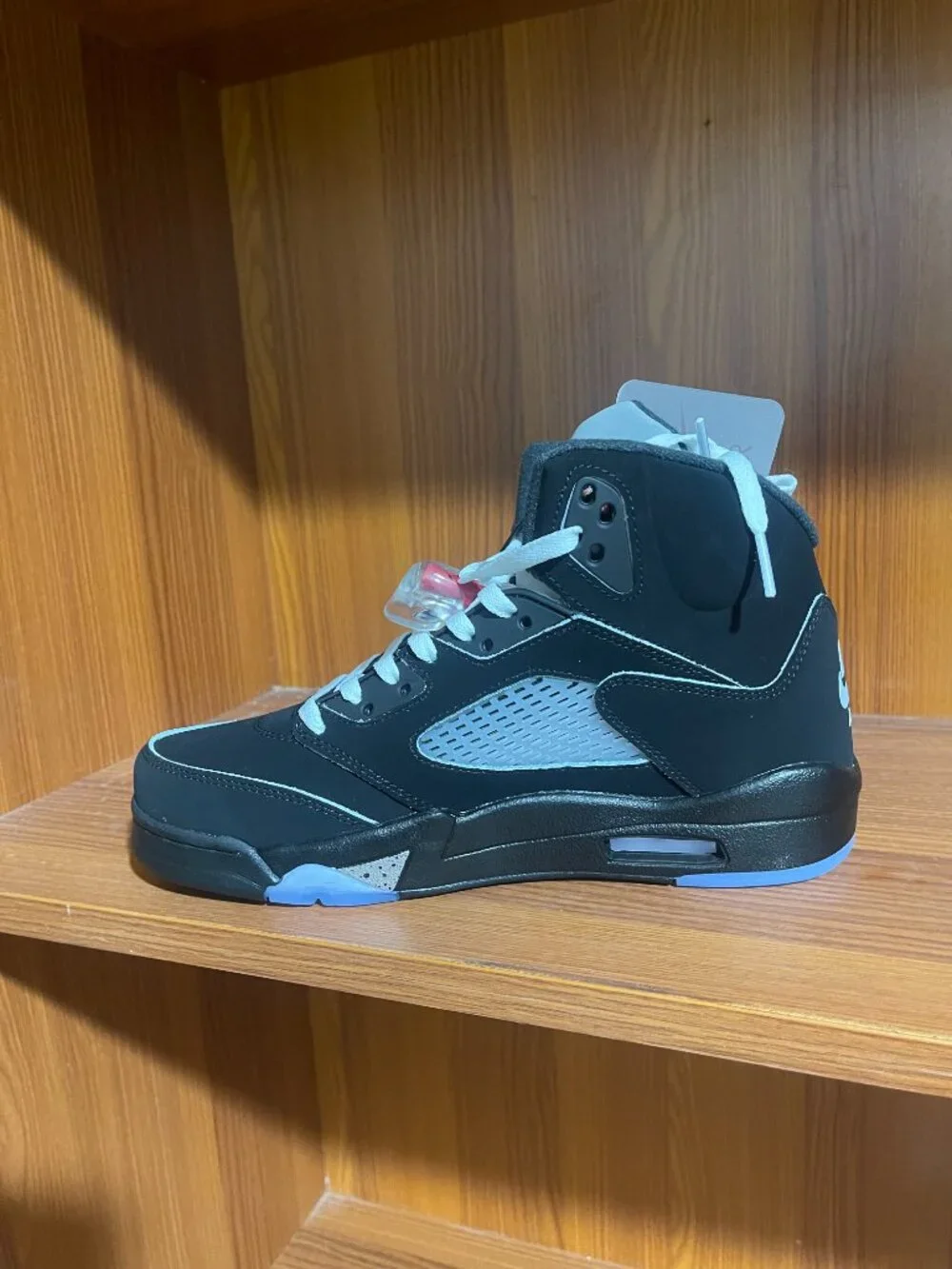 Jordan 5 Retro Black University Blue (2026)